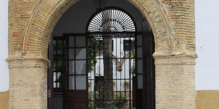 La fachada de la antigua ermita del Santo Cristo incluida en la Ruta Provincial del Gótico Mudéjar.
