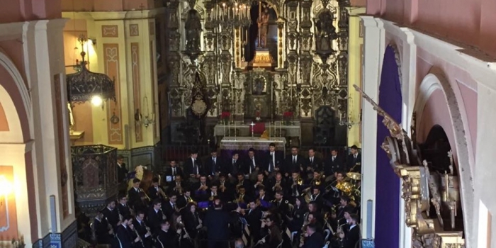 Magnánima y solemne presentación de la Banda Municipal de Mairena del Alcor en la iglesia del Santo Cristo.